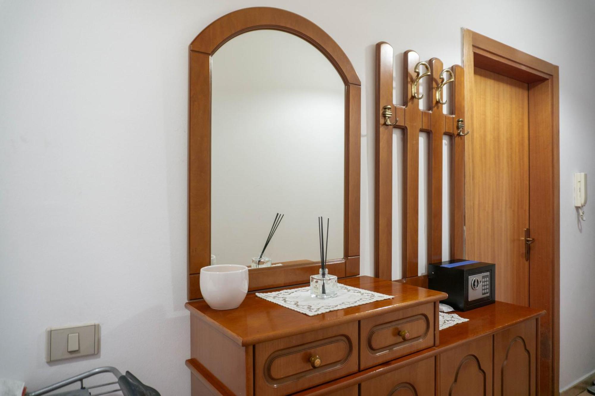 Gasthuis Bllok Bright Private Bedrooms With Private Bathroom On Shared